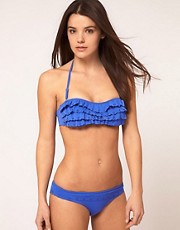Bikini azul con volantes bordados y con borde ondulado Sally de River Island 