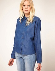 Женская джинсовая рубашка с кокеткой по спине, с двумя нагрудными