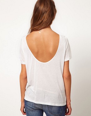 Shirt mit großem Rückenausschnitt - Forum - GLAMOUR